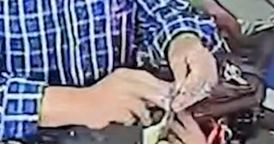 سرقة أسورة ملكية من المتحف المصري